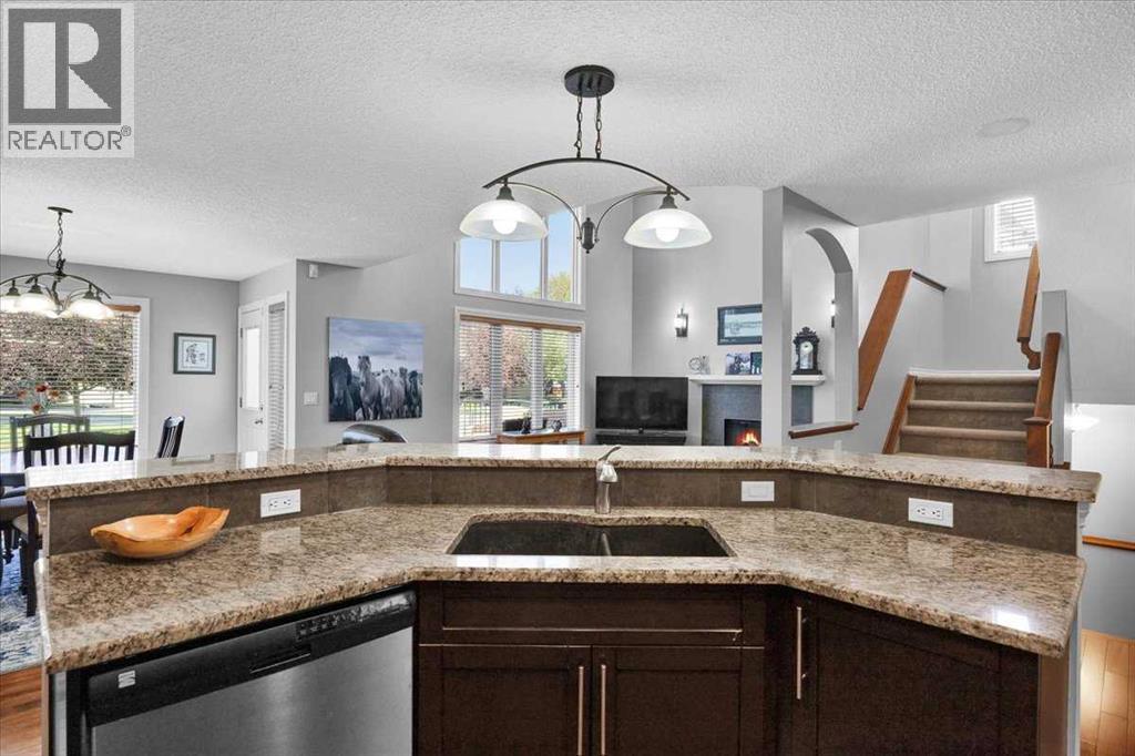 209 Crystal Green Point, Okotoks, Alberta  T1S 2K7 - Photo 11 - A2348495