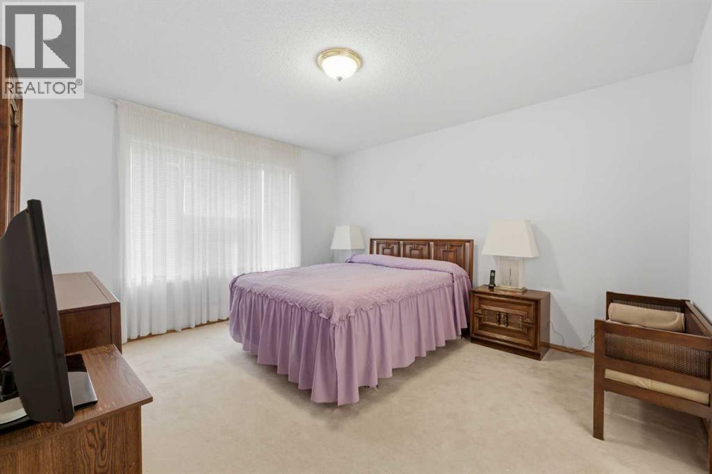 614 Sierra Madre Court SW, Calgary, Alberta  T3H 3M5 - Photo 14 - A2350736