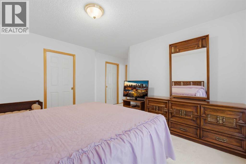 614 Sierra Madre Court SW, Calgary, Alberta  T3H 3M5 - Photo 15 - A2350736