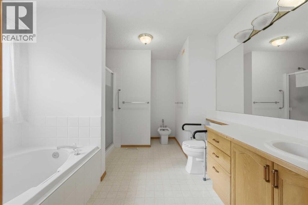 614 Sierra Madre Court SW, Calgary, Alberta  T3H 3M5 - Photo 16 - A2350736