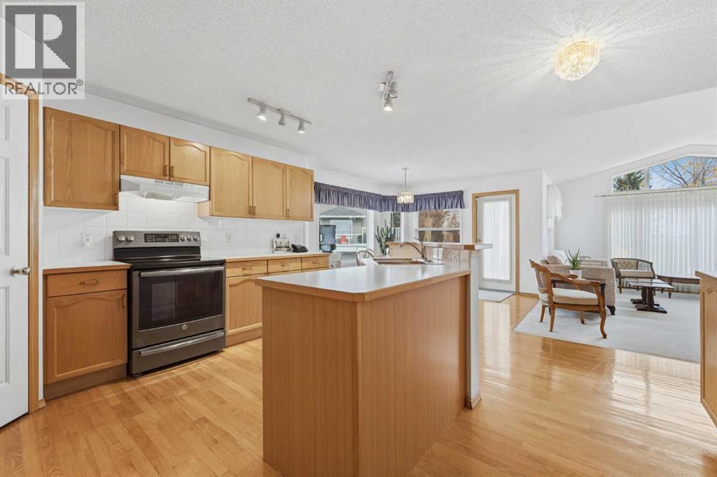 614 Sierra Madre Court SW, Calgary, Alberta  T3H 3M5 - Photo 2 - A2350736