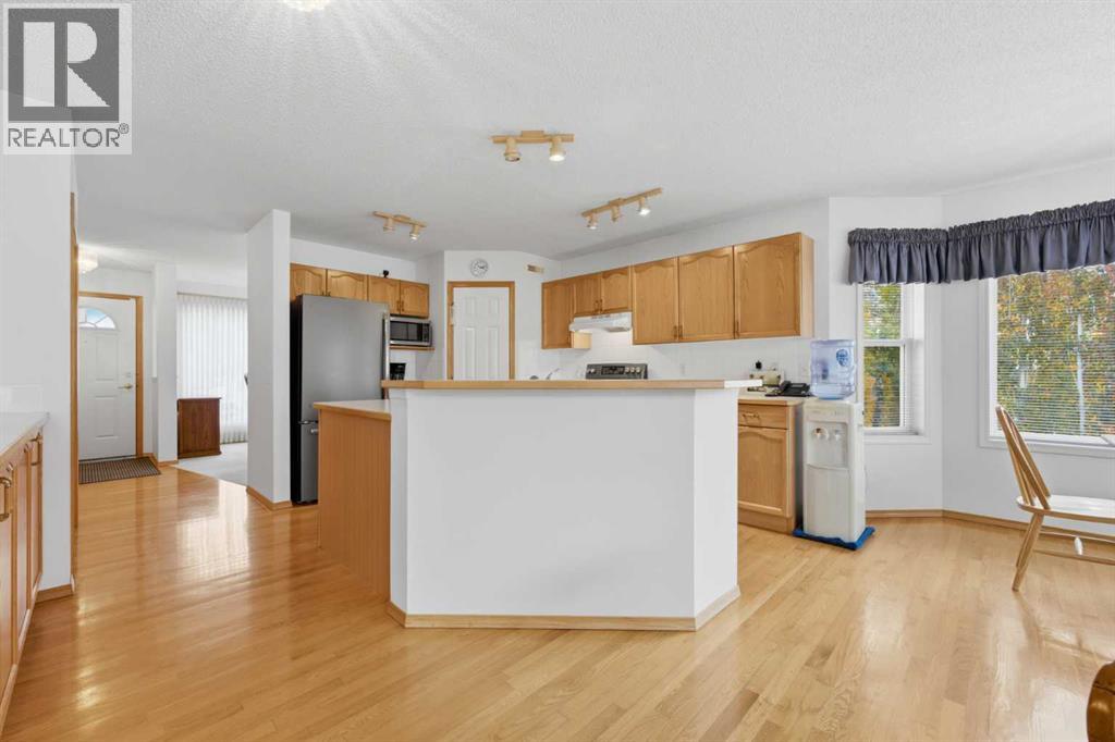 614 Sierra Madre Court SW, Calgary, Alberta  T3H 3M5 - Photo 3 - A2350736
