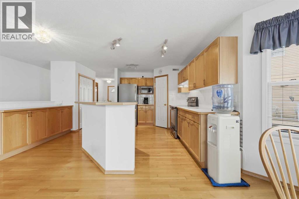 614 Sierra Madre Court SW, Calgary, Alberta  T3H 3M5 - Photo 4 - A2350736