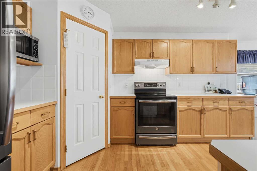 614 Sierra Madre Court SW, Calgary, Alberta  T3H 3M5 - Photo 5 - A2350736