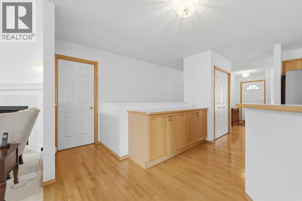 614 Sierra Madre Court SW, Calgary, Alberta  T3H 3M5 - Photo 6 - A2350736