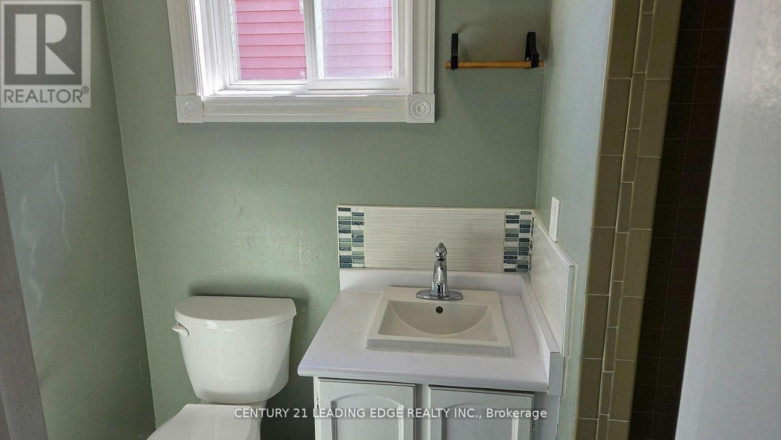 Main & 2nd Flr - 6 Plum Brook Crescent, Toronto, Ontario  M1S 3Z8 - Photo 11 - E13877090