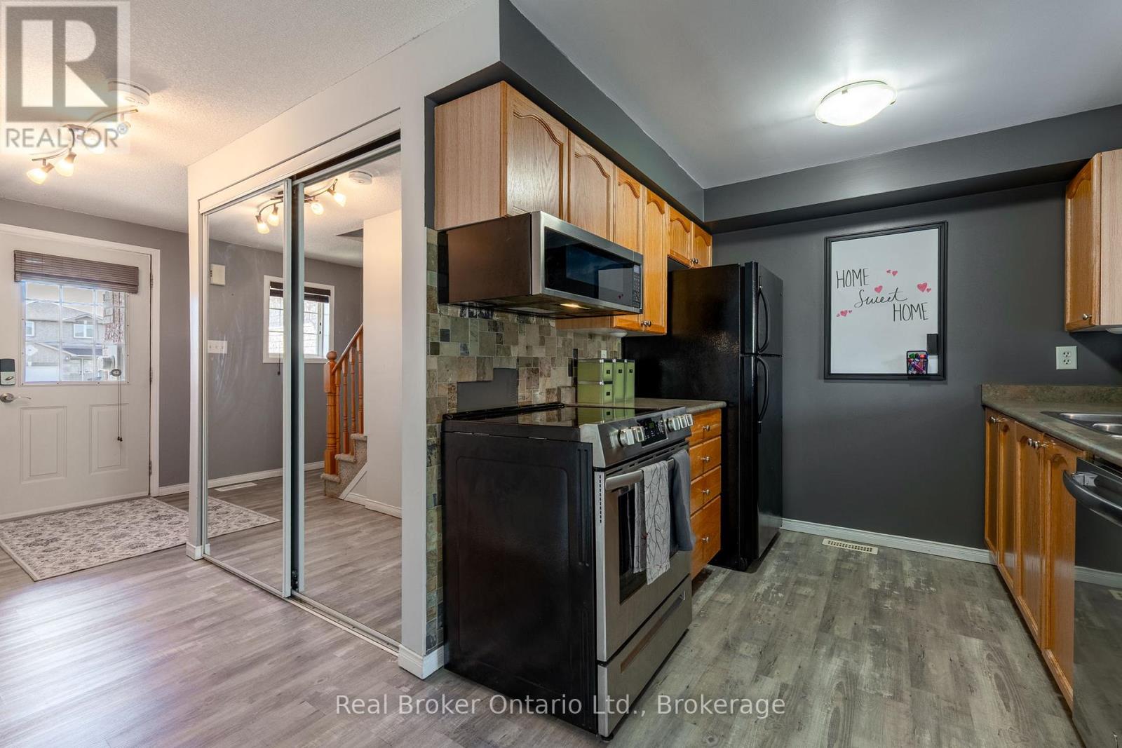 44 Monarchy Street, Barrie, Ontario  L4M 7K1 - Photo 4 - S13881196