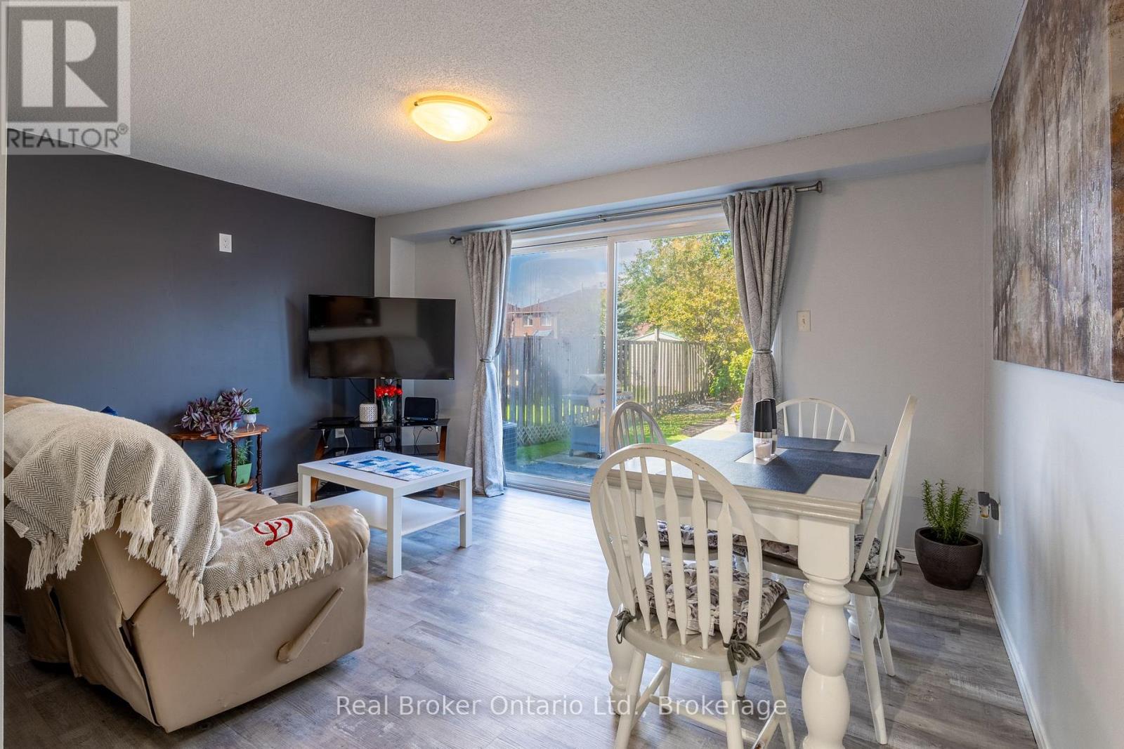 44 Monarchy Street, Barrie, Ontario  L4M 7K1 - Photo 5 - S13881196