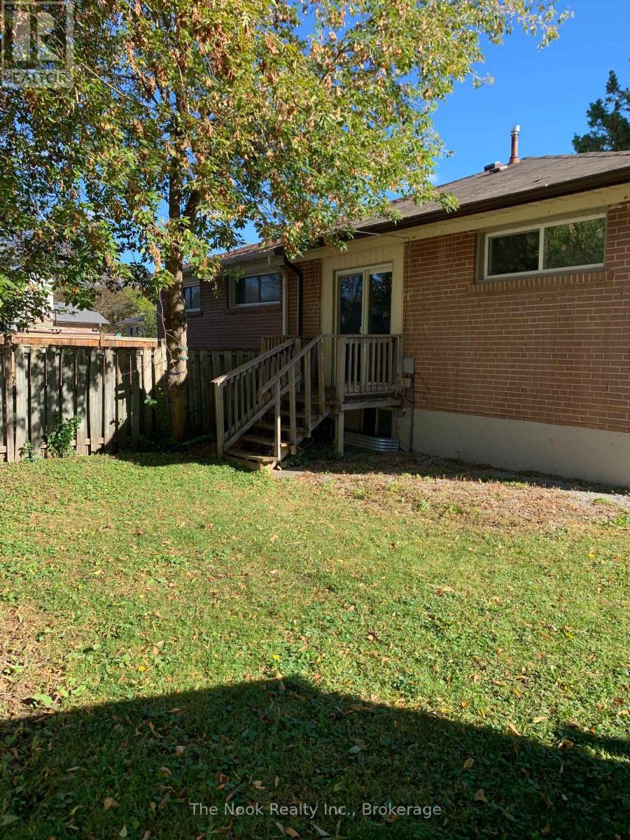 Upper - 210 Dovedale Drive, Whitby, Ontario  L1N 1Z6 - Photo 10 - E13881096