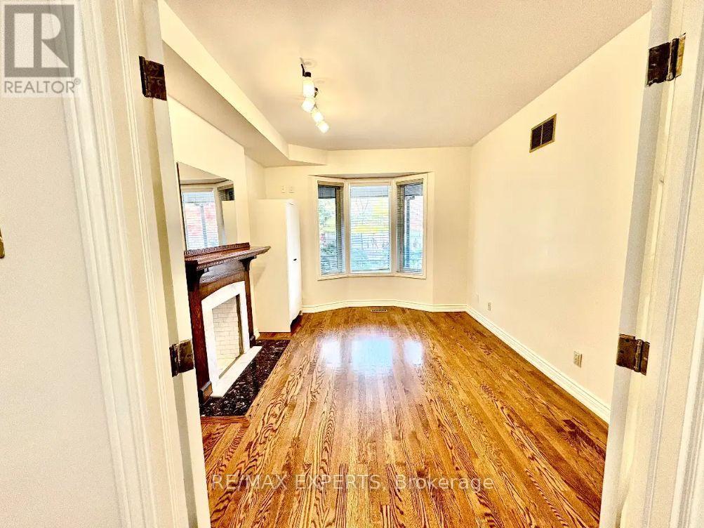 Main - 721 Carlaw Avenue, Toronto, Ontario  M4K 3K8 - Photo 7 - E13880978