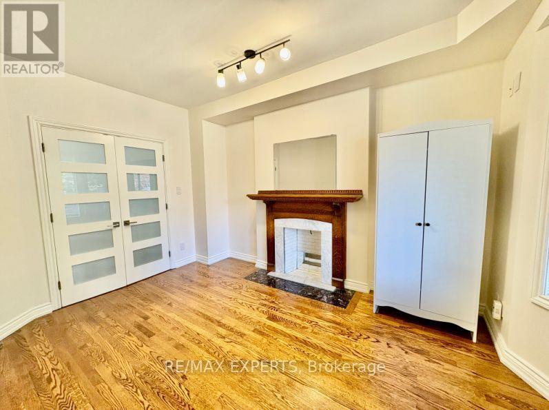 Main - 721 Carlaw Avenue, Toronto, Ontario  M4K 3K8 - Photo 9 - E13880978