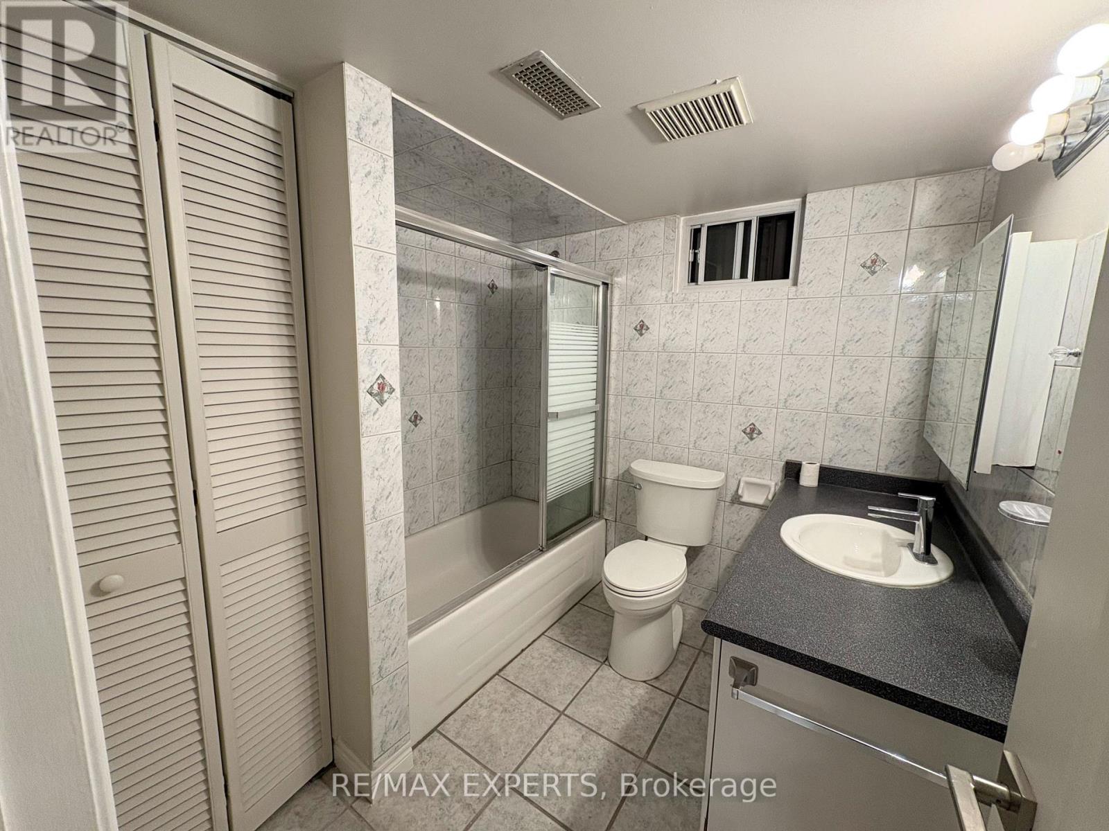 Unit D - 287 Sammon Avenue, Toronto, Ontario  M4J 1Z9 - Photo 9 - E13881016