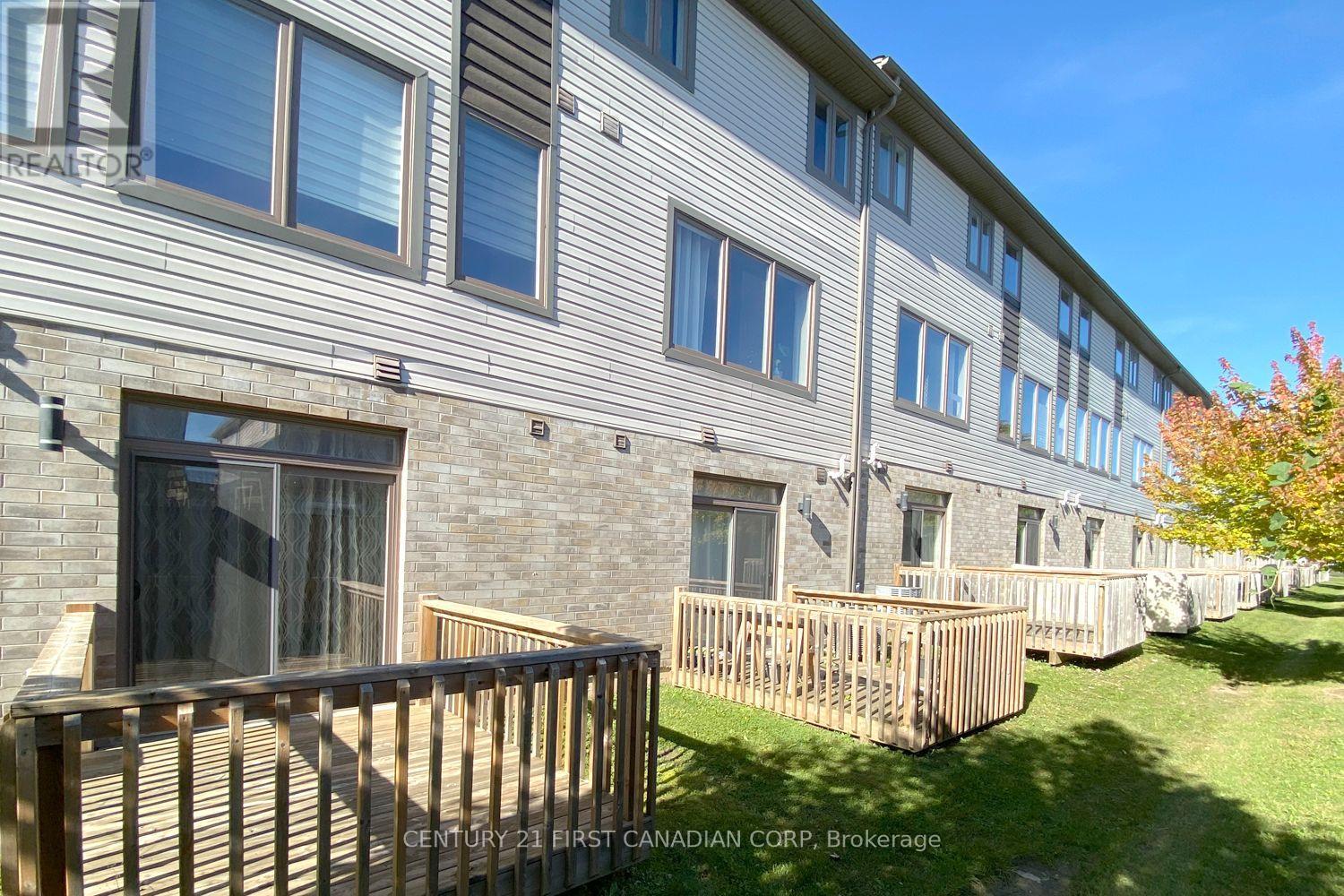 100 - 2070 Meadowgate Boulevard, London South, Ontario  N6M 1C6 - Photo 3 - X13881218