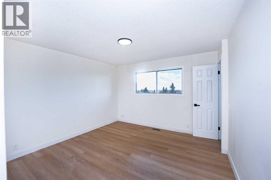 63 Beaconsfield Crescent NW, Calgary, Alberta  T3K 1W5 - Photo 15 - A2349926