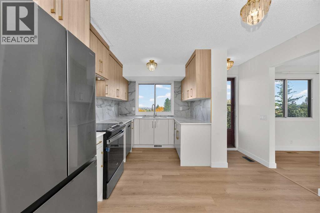 63 Beaconsfield Crescent NW, Calgary, Alberta  T3K 1W5 - Photo 8 - A2349926
