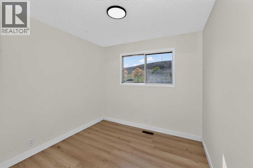 63 Beaconsfield Crescent NW, Calgary, Alberta  T3K 1W5 - Photo 11 - A2349926