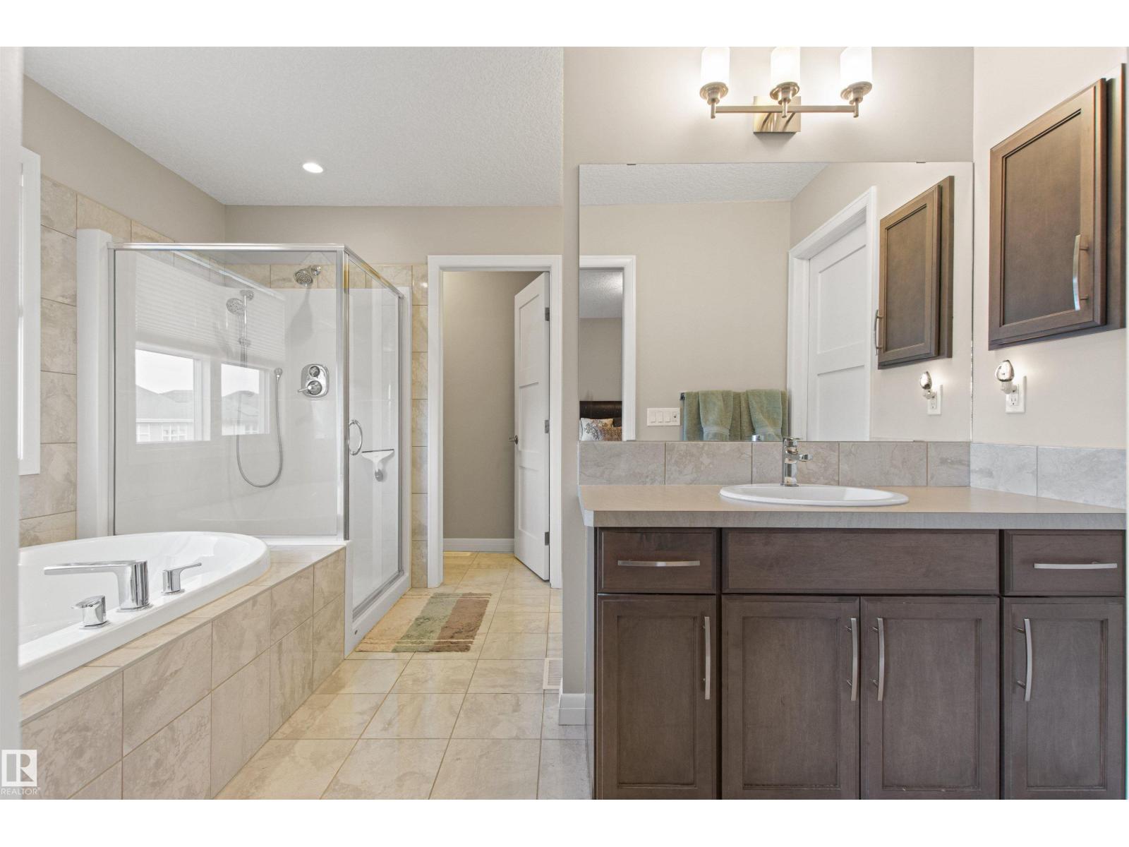 6124 175 AV NW