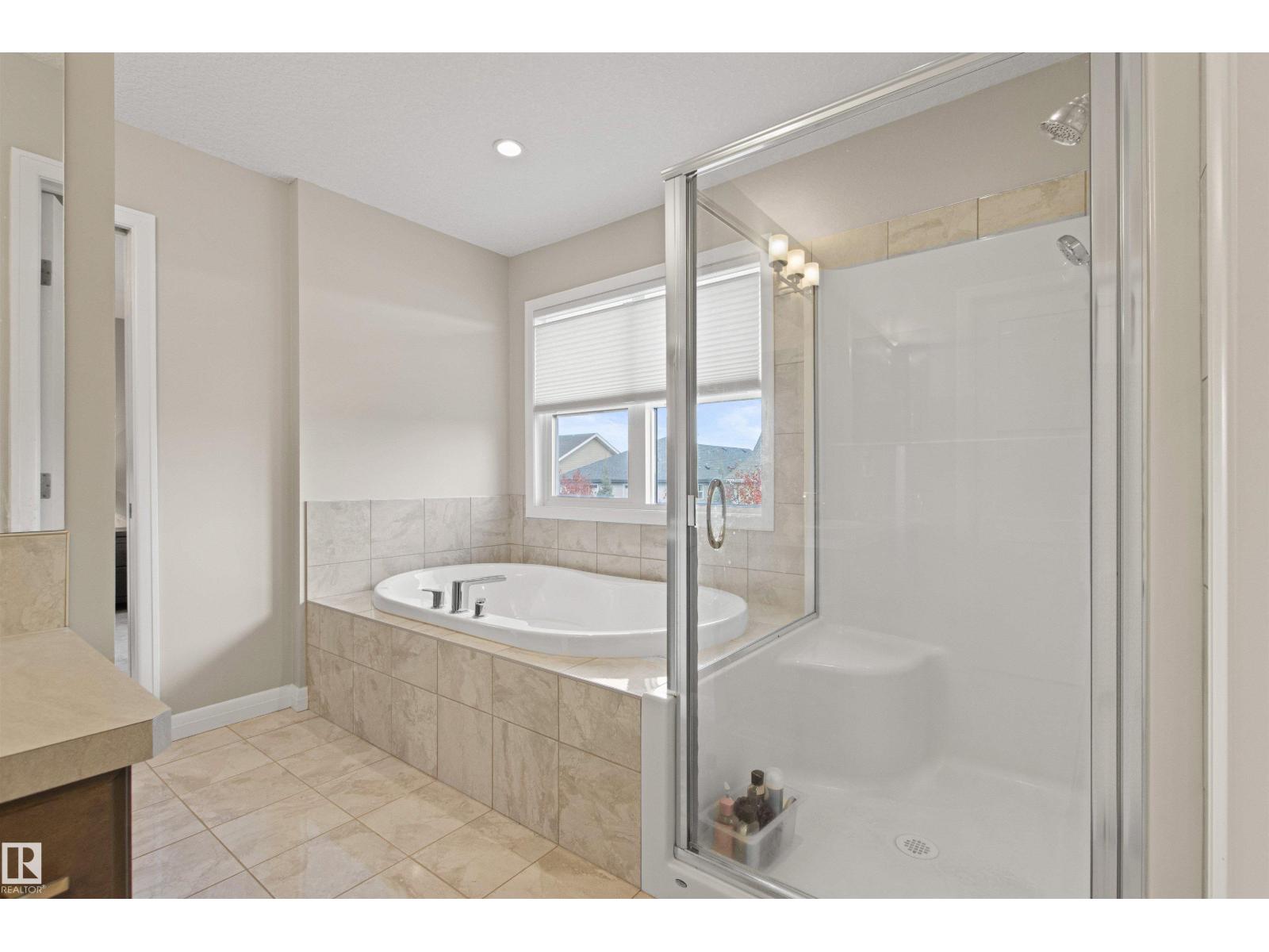 6124 175 AV NW