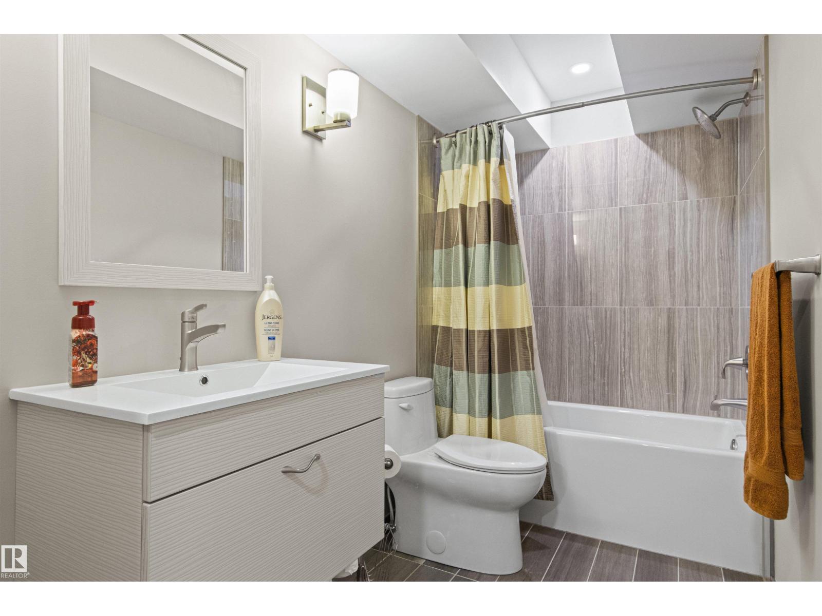 6124 175 AV NW