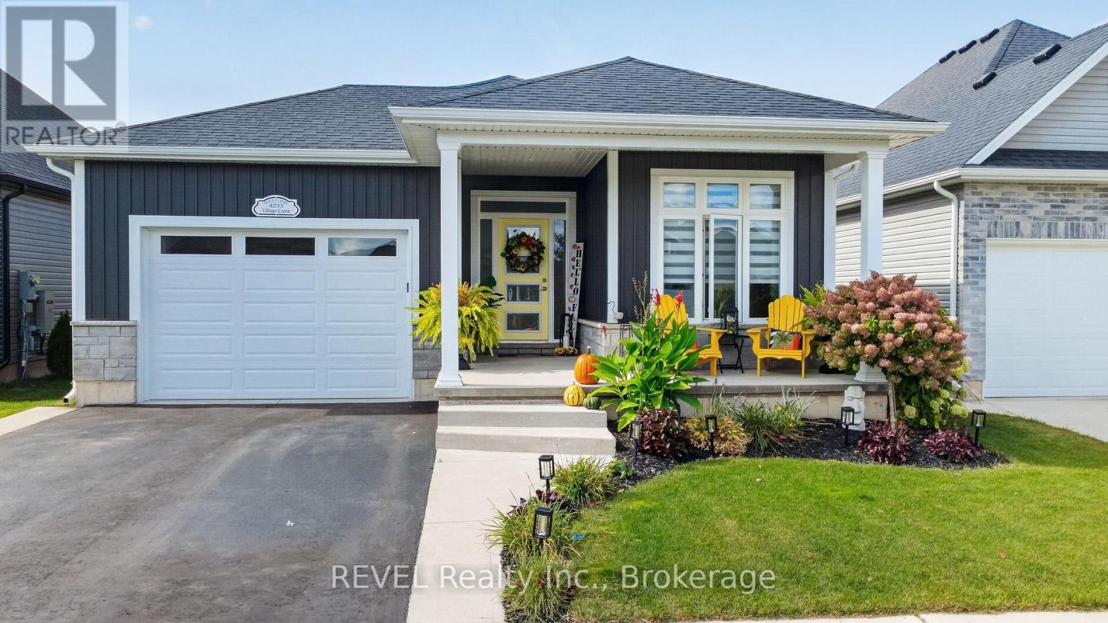 4233 Village Creek Drive, Fort Erie, Ontario  L0S 1S0 - Photo 4 - X13880982