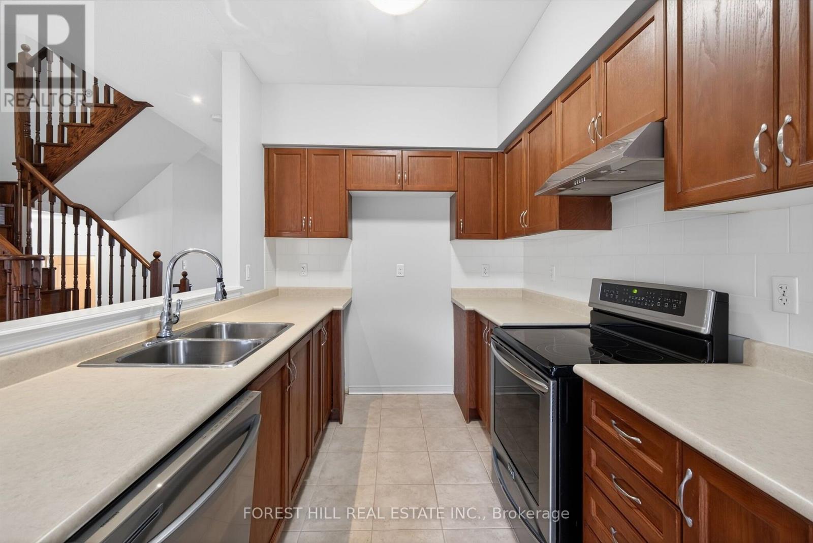 2537 Postmaster Drive, Oakville, Ontario  L6M 0L6 - Photo 11 - W13881030