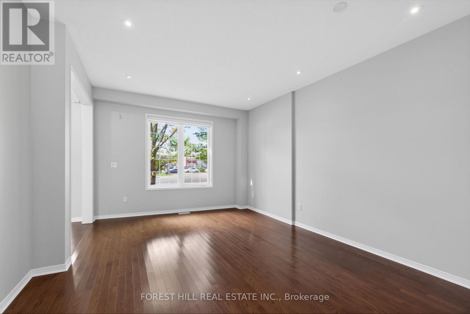 2537 Postmaster Drive, Oakville, Ontario  L6M 0L6 - Photo 5 - W13881030