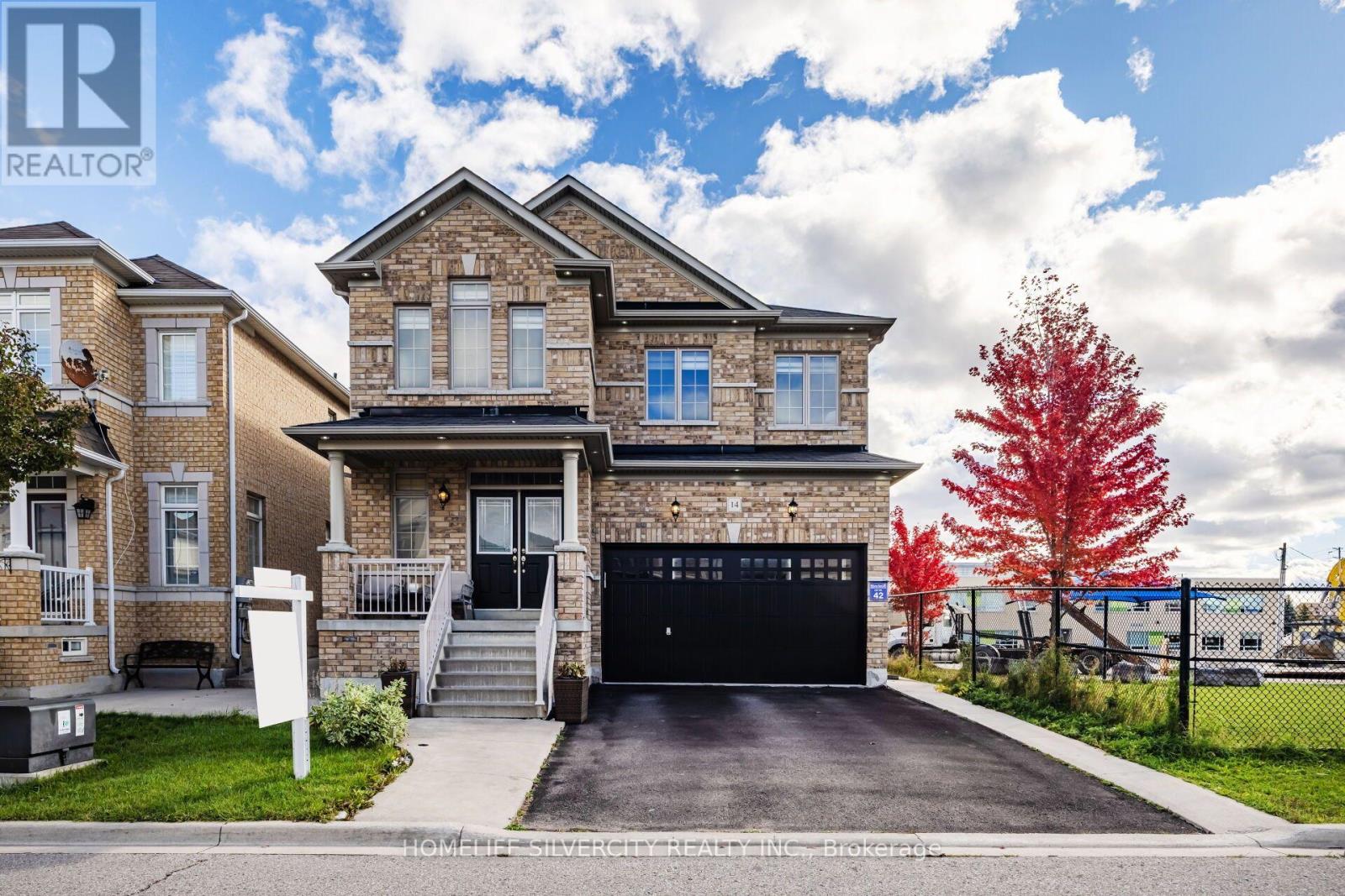 14 Levendale Court, Brampton, Ontario  L6P 0K4 - Photo 2 - W13881038