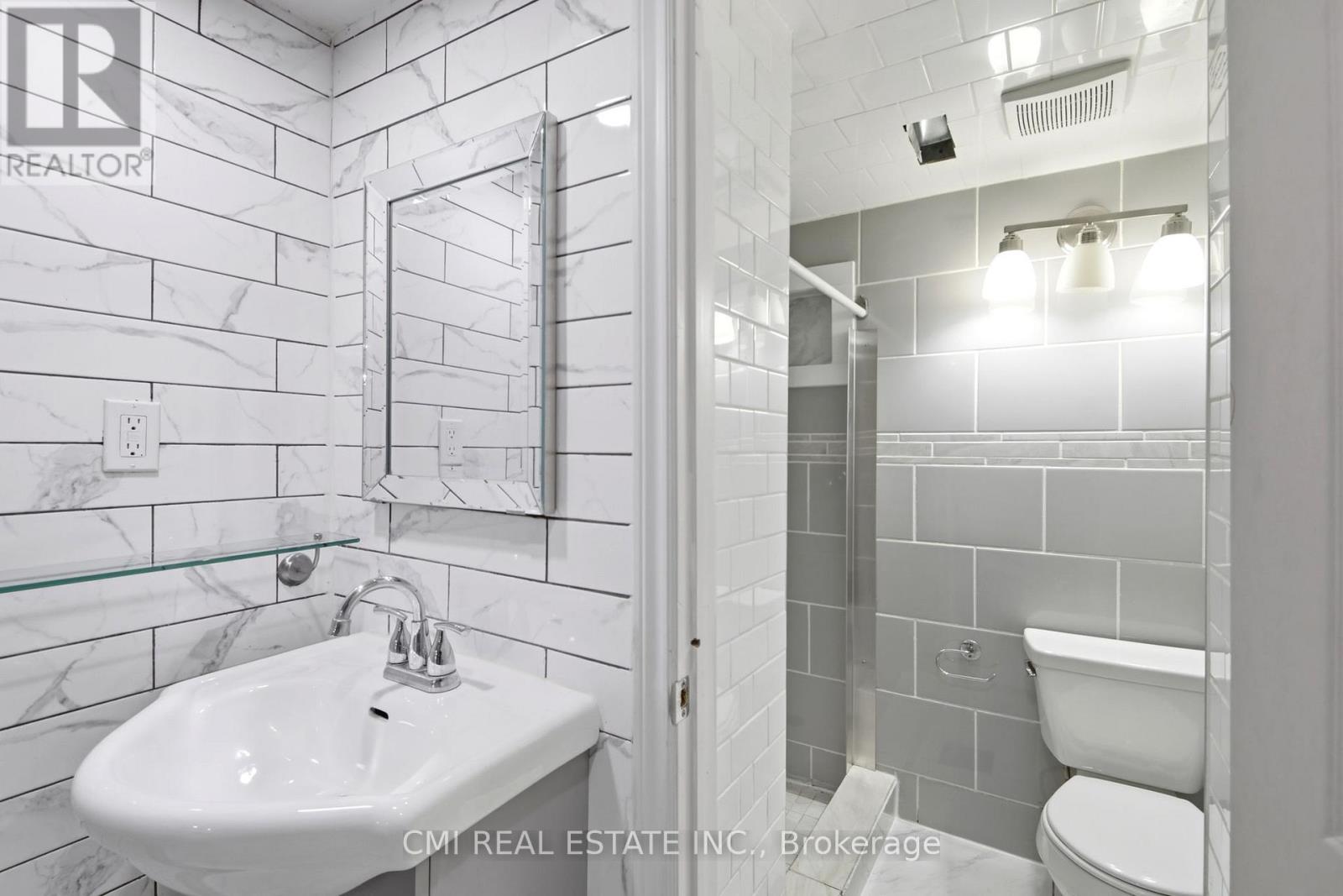 3 Forest Point Drive, Toronto, Ontario  M6M 5E8 - Photo 27 - W13881068