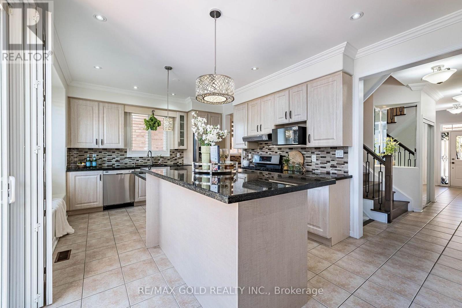 21 Mistybrook Crescent, Brampton, Ontario  L7A 2S8 - Photo 12 - W13881090