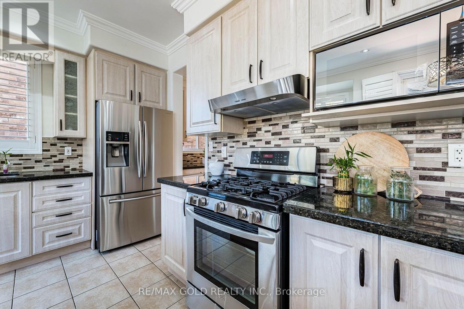 21 Mistybrook Crescent, Brampton, Ontario  L7A 2S8 - Photo 16 - W13881090
