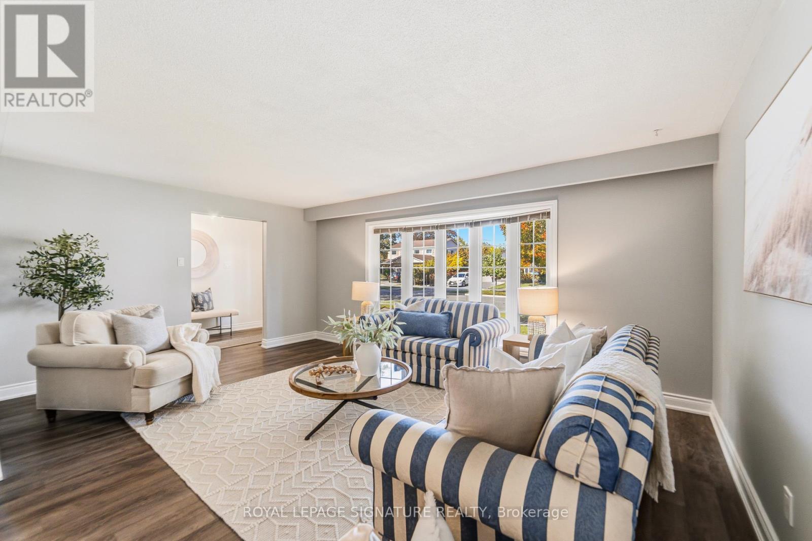 220 Chebucto Drive, Oakville, Ontario  L6J 5P9 - Photo 4 - W13881264