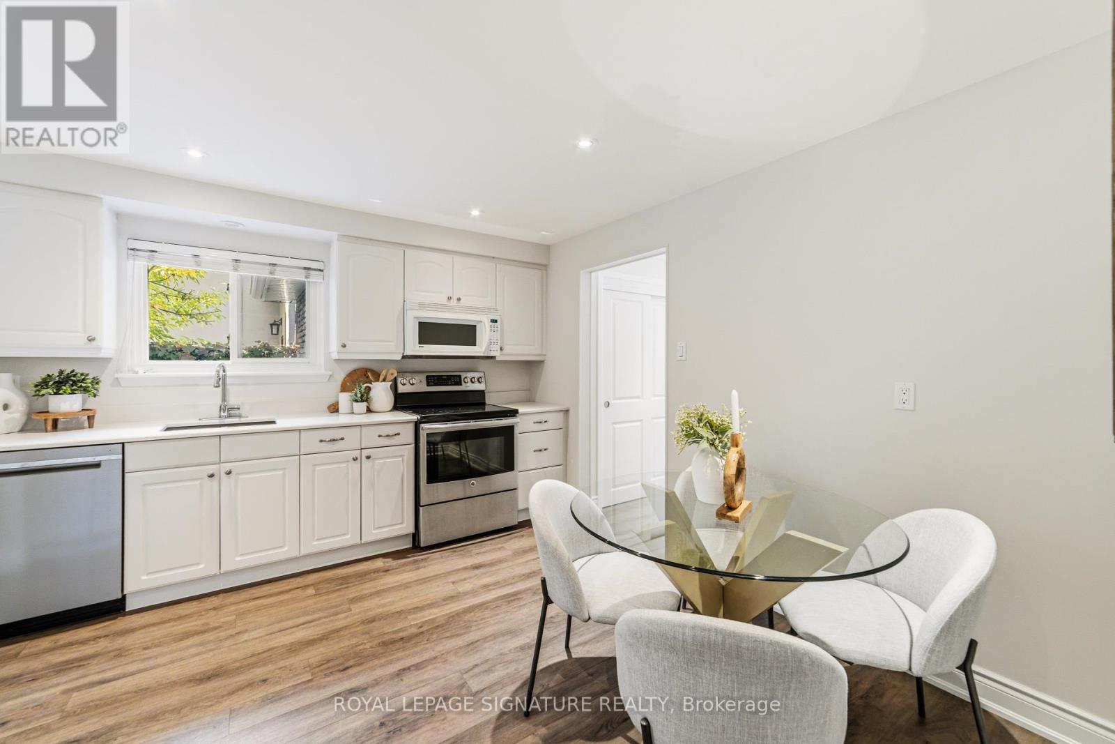 220 Chebucto Drive, Oakville, Ontario  L6J 5P9 - Photo 8 - W13881264