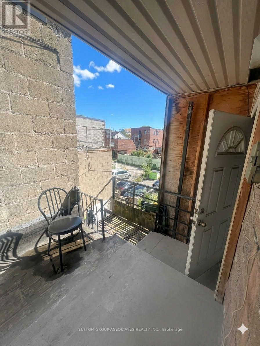 2595 Eglinton Avenue W, Toronto, Ontario  M6M 1T3 - Photo 17 - W13881272