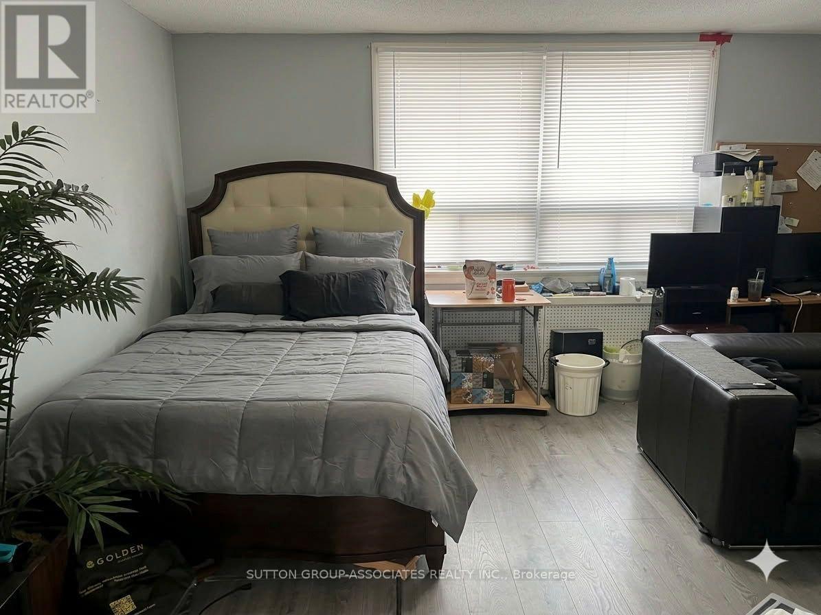 2595 Eglinton Avenue W, Toronto, Ontario  M6M 1T3 - Photo 21 - W13881272