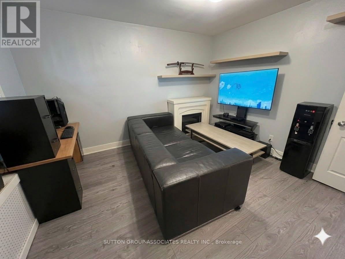 2595 Eglinton Avenue W, Toronto, Ontario  M6M 1T3 - Photo 24 - W13881272