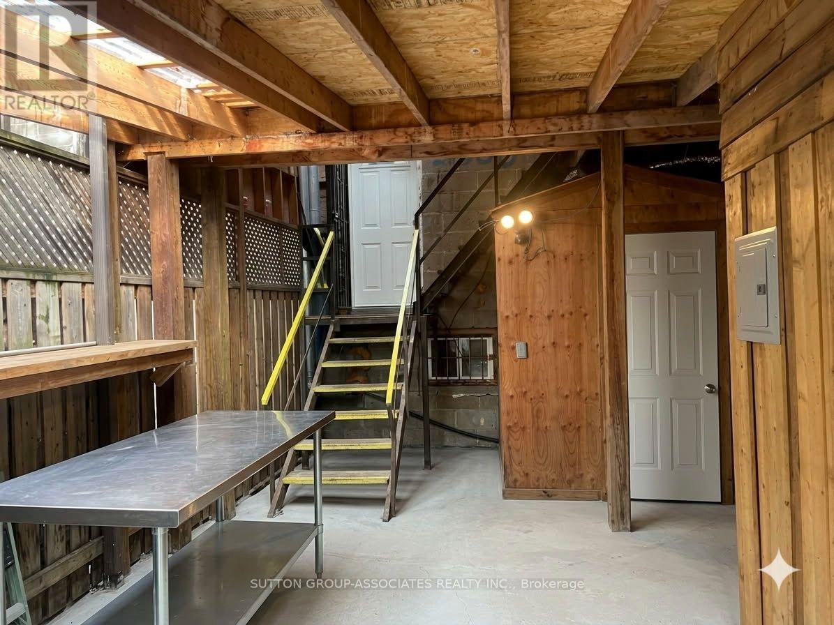2595 Eglinton Avenue W, Toronto, Ontario  M6M 1T3 - Photo 30 - W13881272