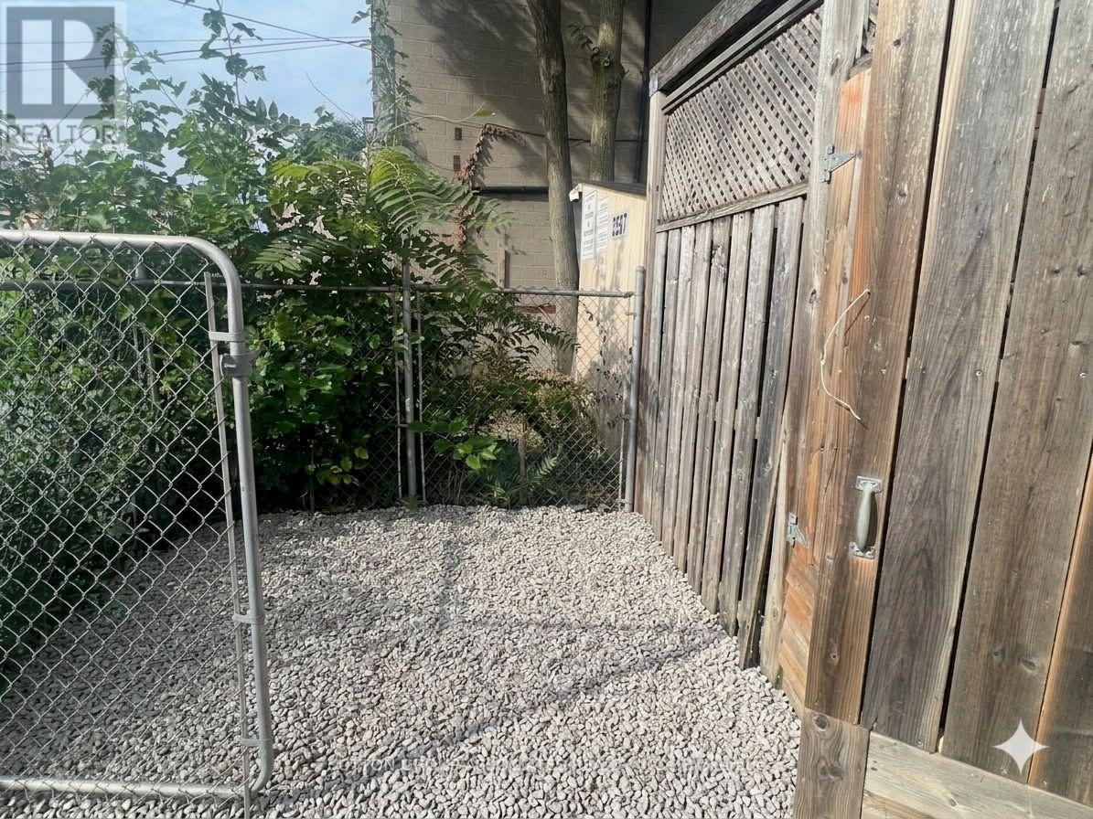 2595 Eglinton Avenue W, Toronto, Ontario  M6M 1T3 - Photo 37 - W13881272