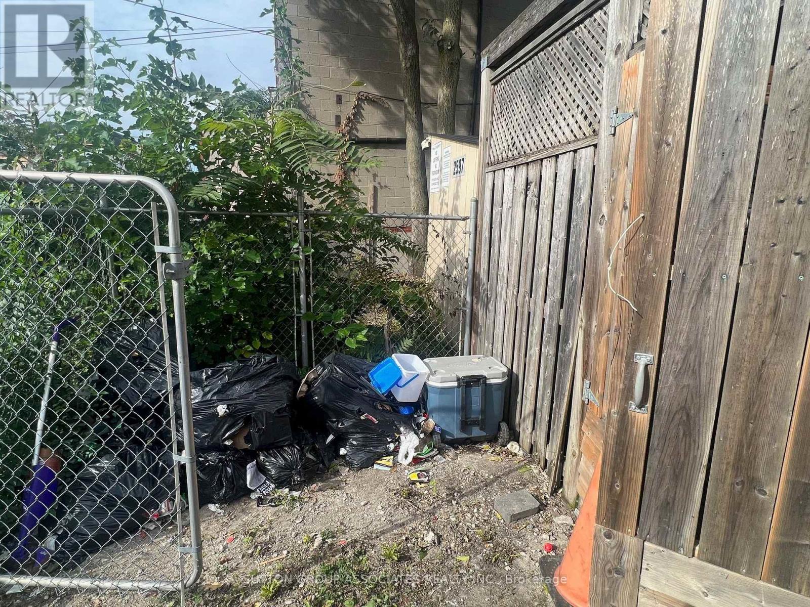 2595 Eglinton Avenue W, Toronto, Ontario  M6M 1T3 - Photo 38 - W13881272
