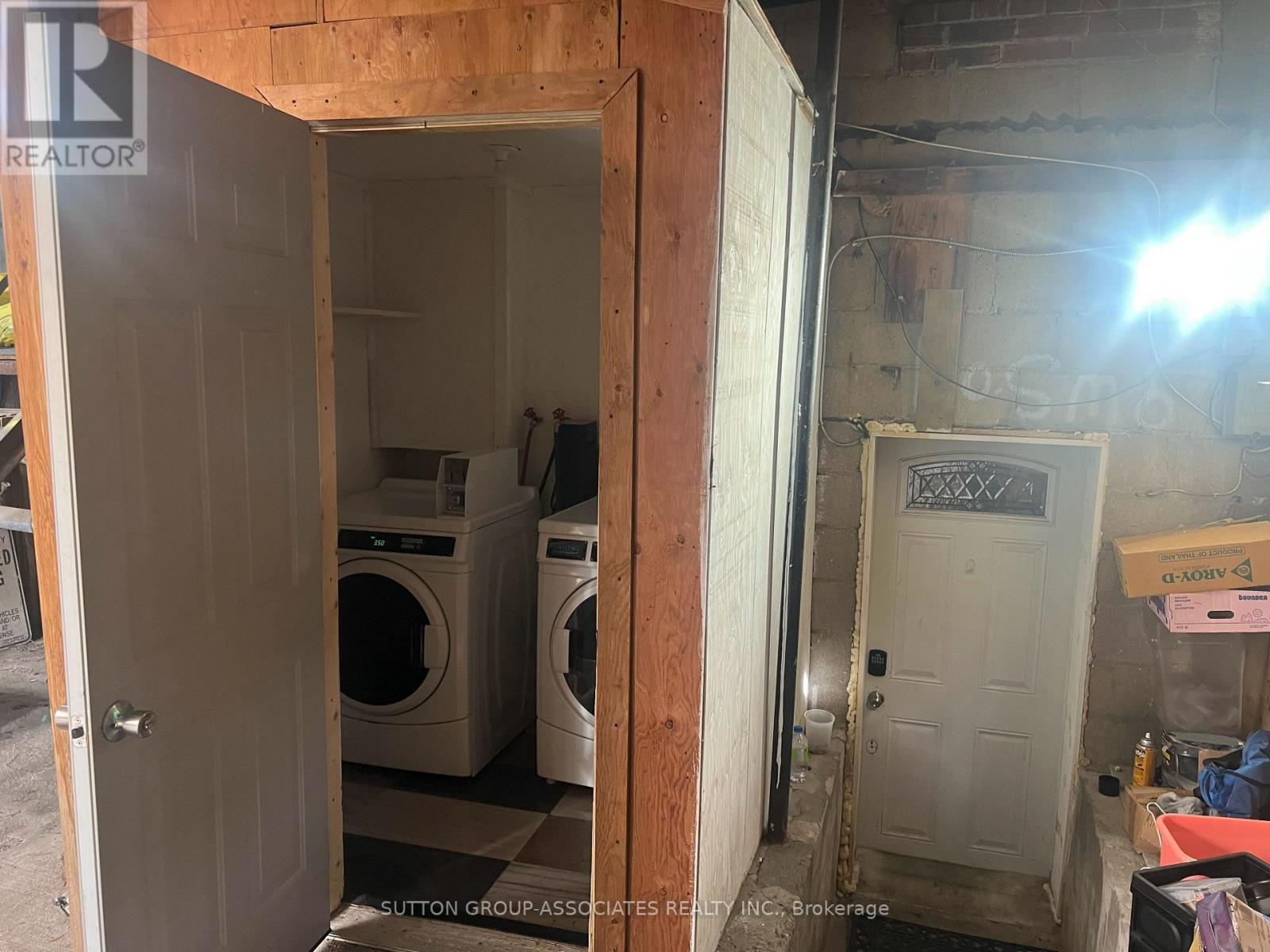 2595 Eglinton Avenue W, Toronto, Ontario  M6M 1T3 - Photo 39 - W13881272