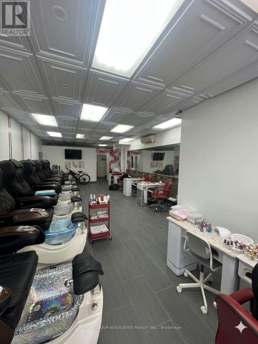 2595 Eglinton Avenue W, Toronto, Ontario  M6M 1T3 - Photo 6 - W13881272
