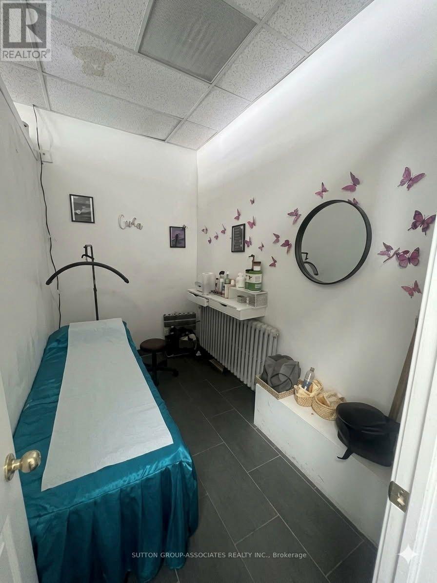 2595 Eglinton Avenue W, Toronto, Ontario  M6M 1T3 - Photo 9 - W13881272