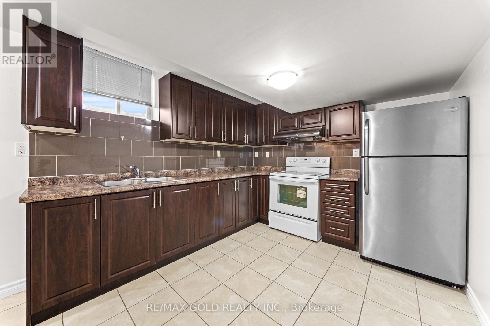 11 Maple Valley Street, Brampton, Ontario  L6P 2E7 - Photo 23 - W13881286