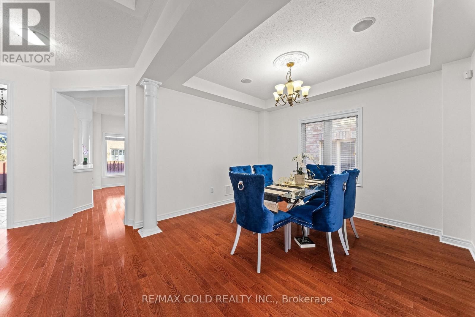 11 Maple Valley Street, Brampton, Ontario  L6P 2E7 - Photo 4 - W13881286