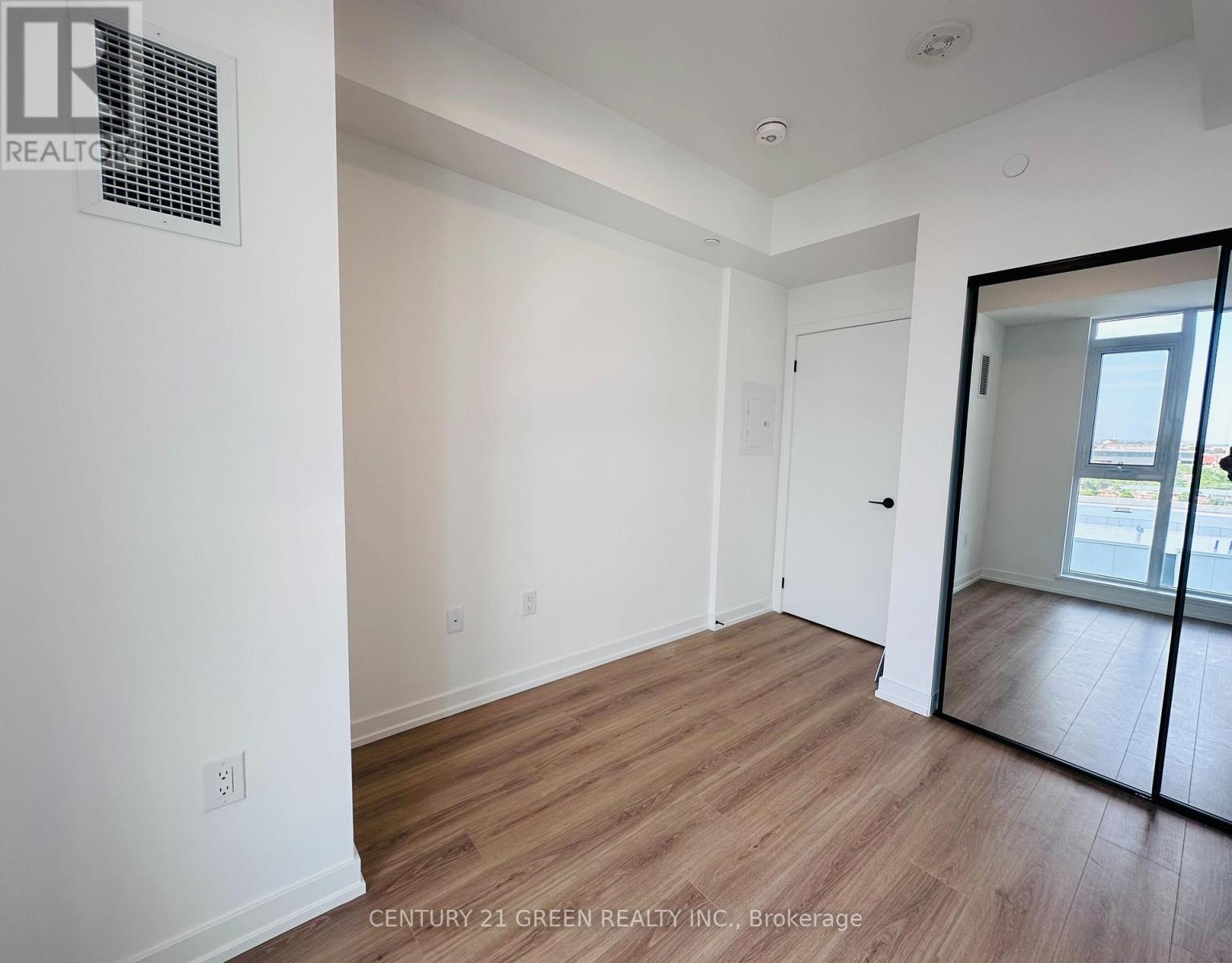 503 - 10 LAGERFELD DRIVE