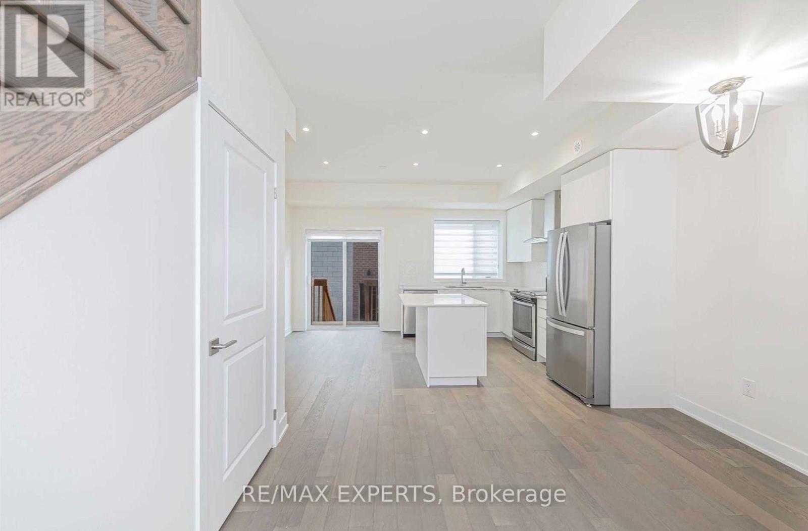 54 William Duncan Road, Toronto, Ontario  M3K 0C5 - Photo 7 - W13881308