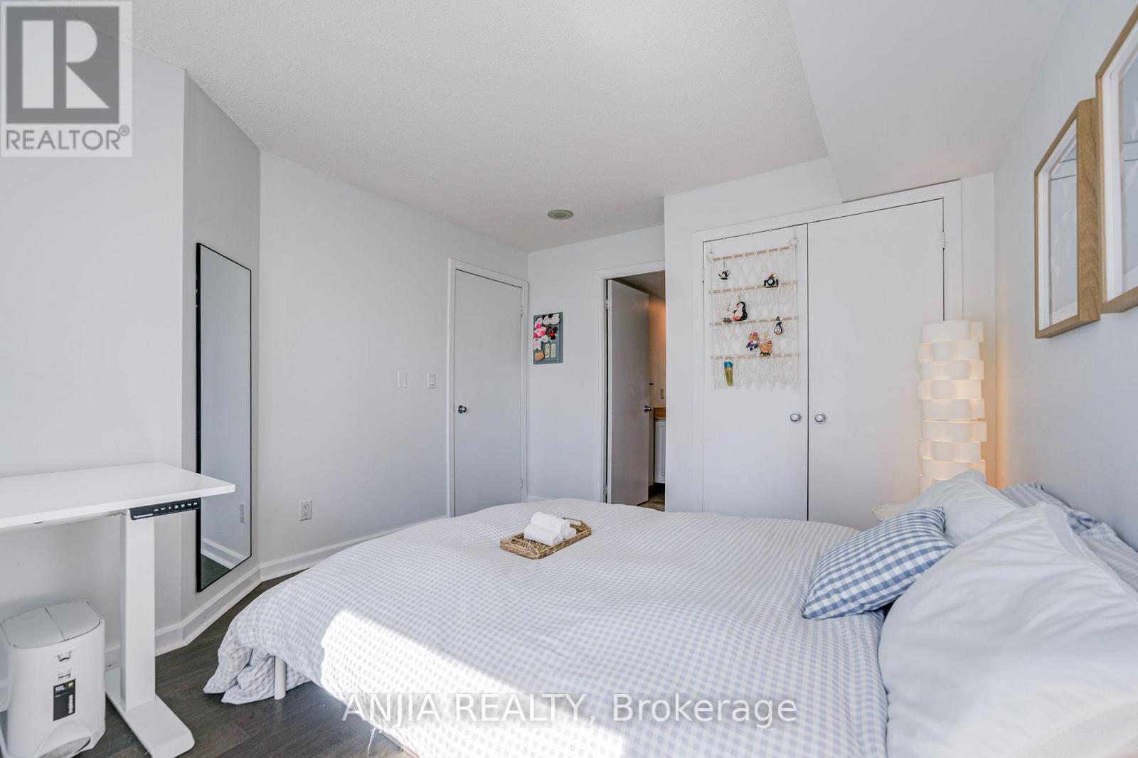 2011 - 8 Park Road, Toronto, Ontario  M4W 3S5 - Photo 27 - C13877342