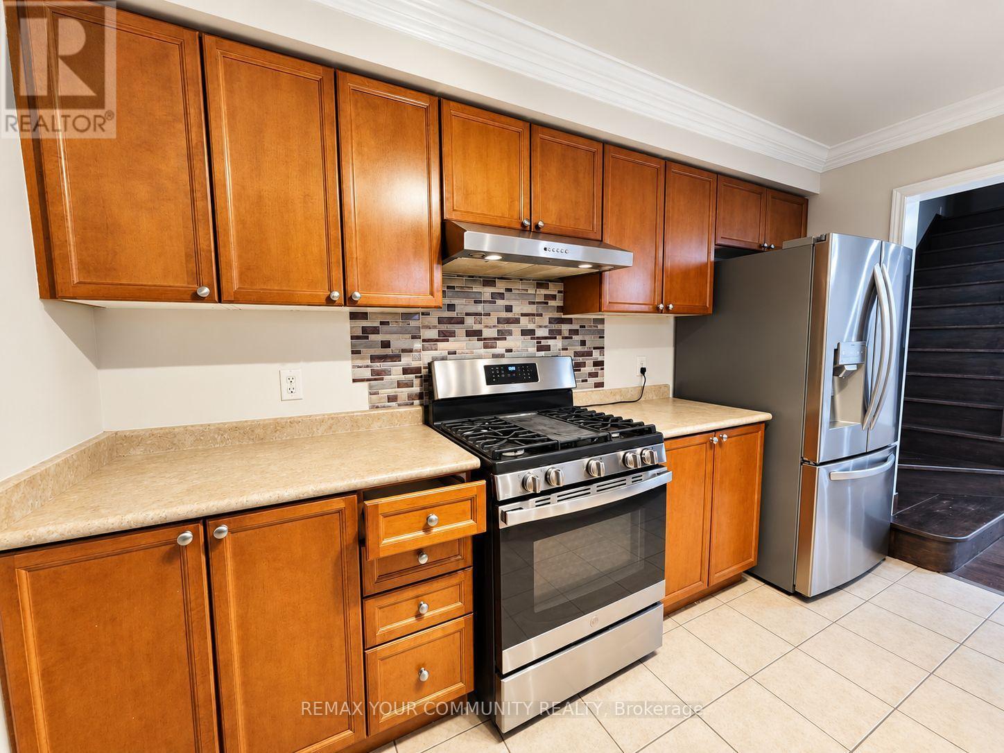 10 Snowgoose Terrace, Toronto, Ontario  M1B 0A9 - Photo 4 - E13872168