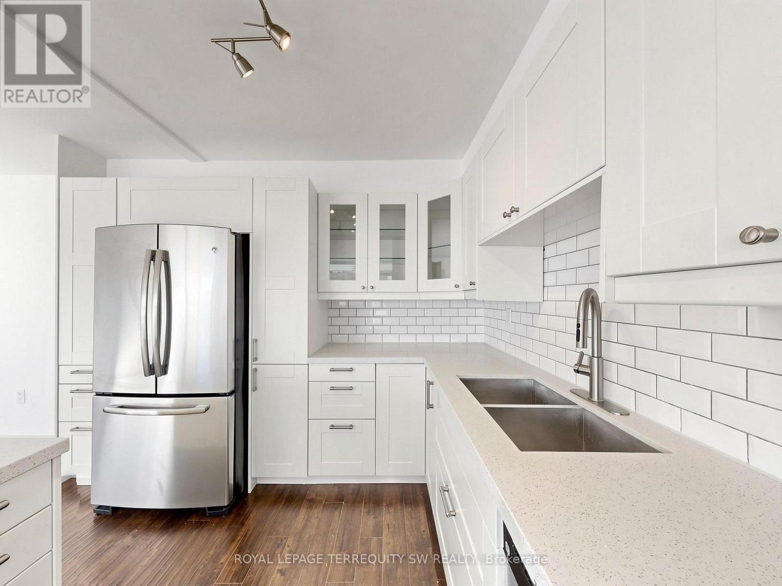 2301 - 360 Ridelle Ave Avenue, Toronto, Ontario  M6B 1K1 - Photo 8 - W13880200
