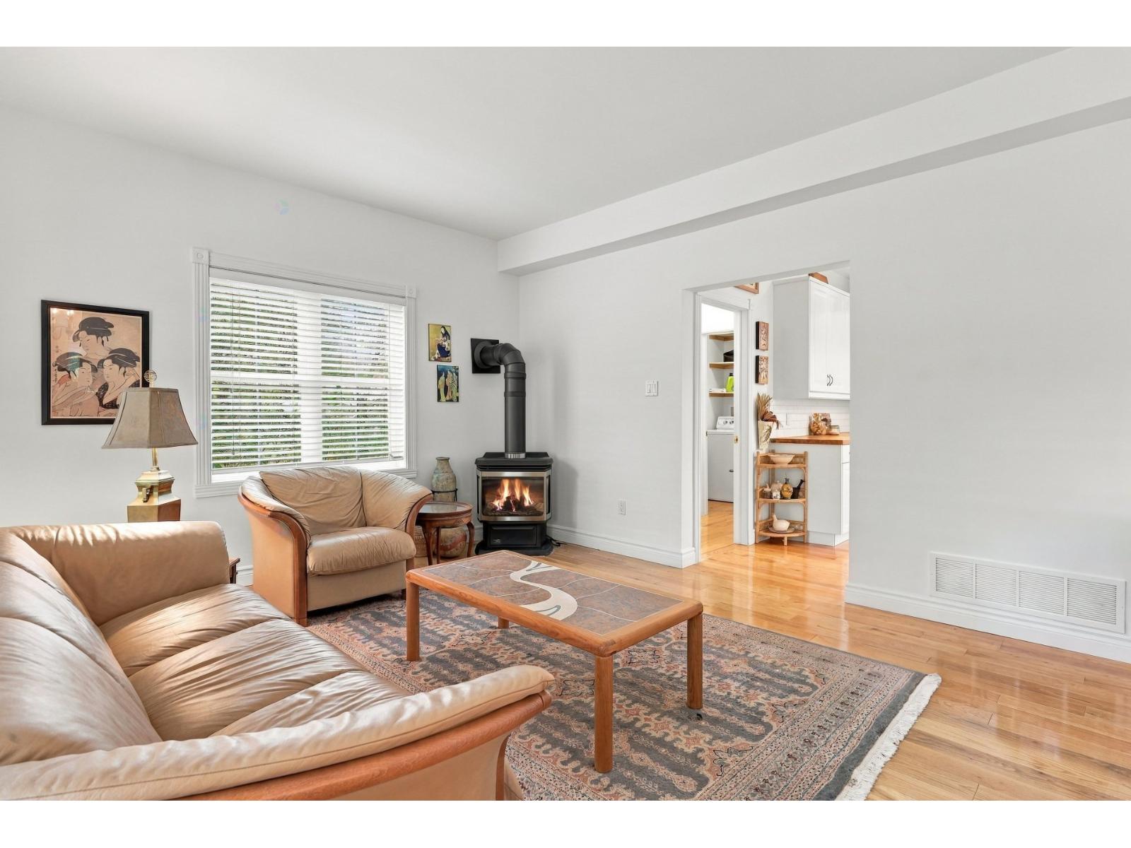 337 Ch. Pelletier S. Saint-Armand Quebec Canada J0J1T0 3