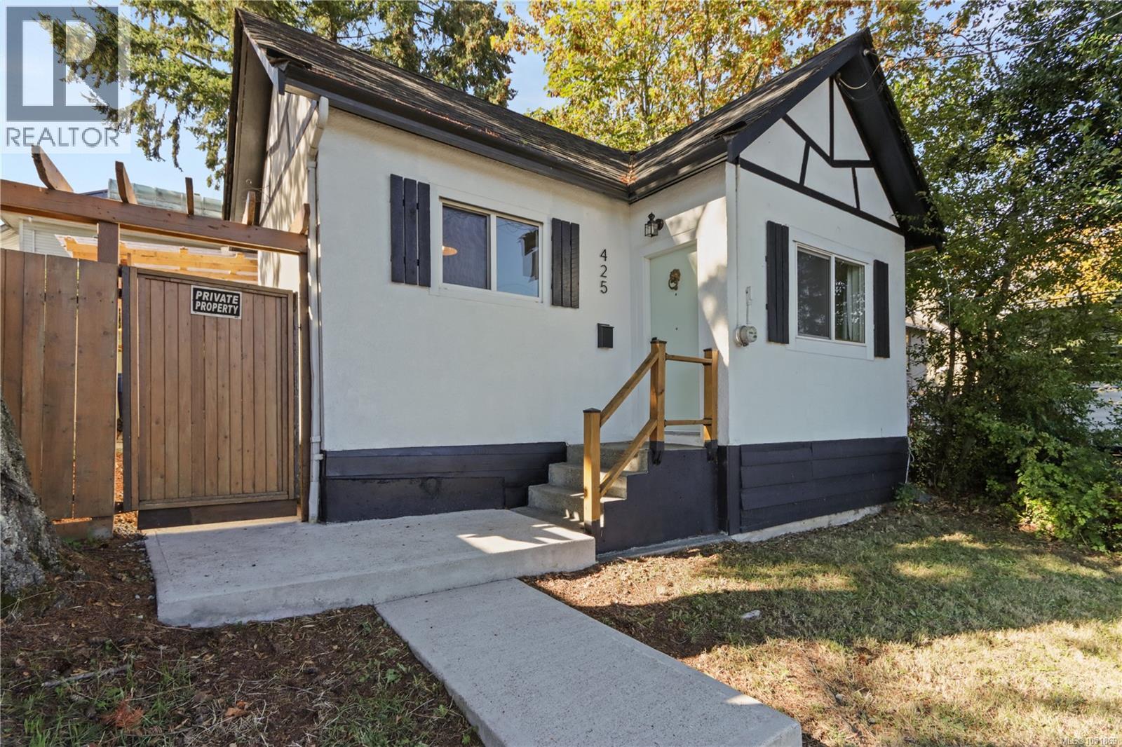 425 Stewart Ave